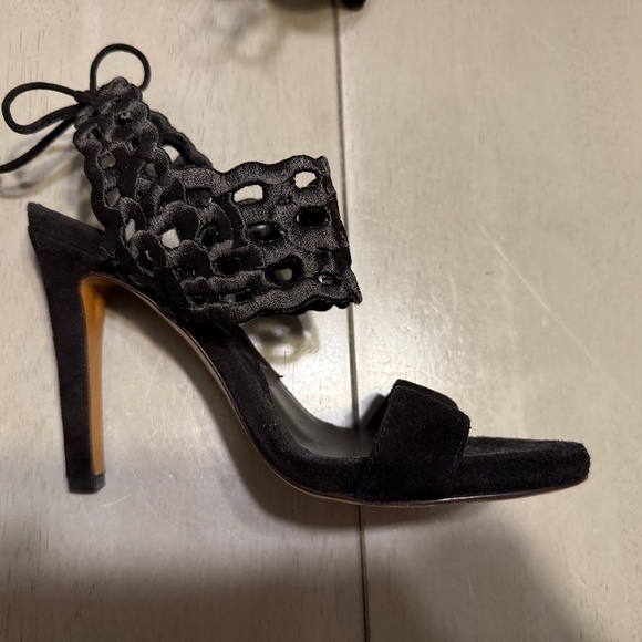 Latitude Femme (37) Black Suede+Eyelit Sandal - Picture 4 of 7